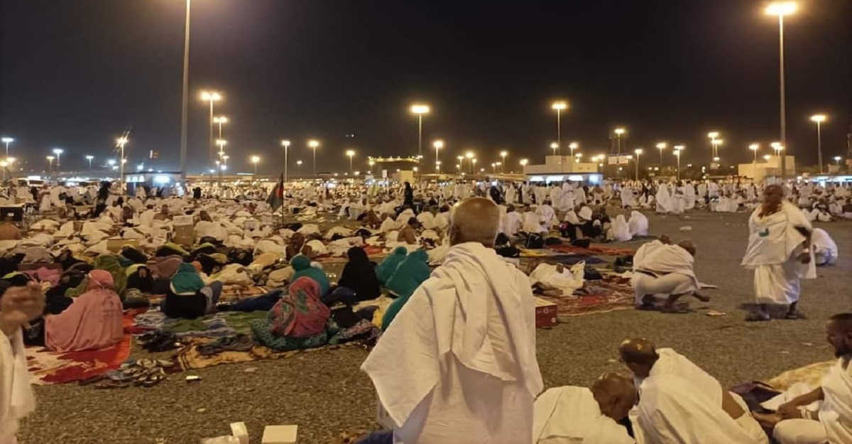মুজদালিফায় রাত কাটাচ্ছেন হাজিরা