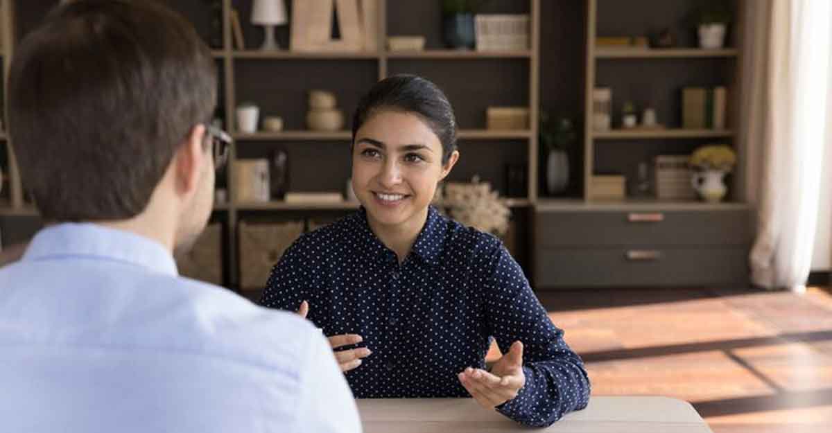 চাকরির ইন্টারভিউতে নিজের সম্পর্কে যেভাবে বলবেন