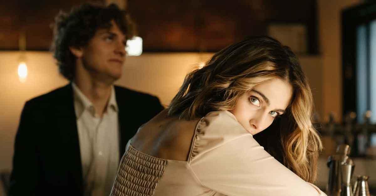 যেমন নারীর প্রেমে হাবুডুবু খান পুরুষ