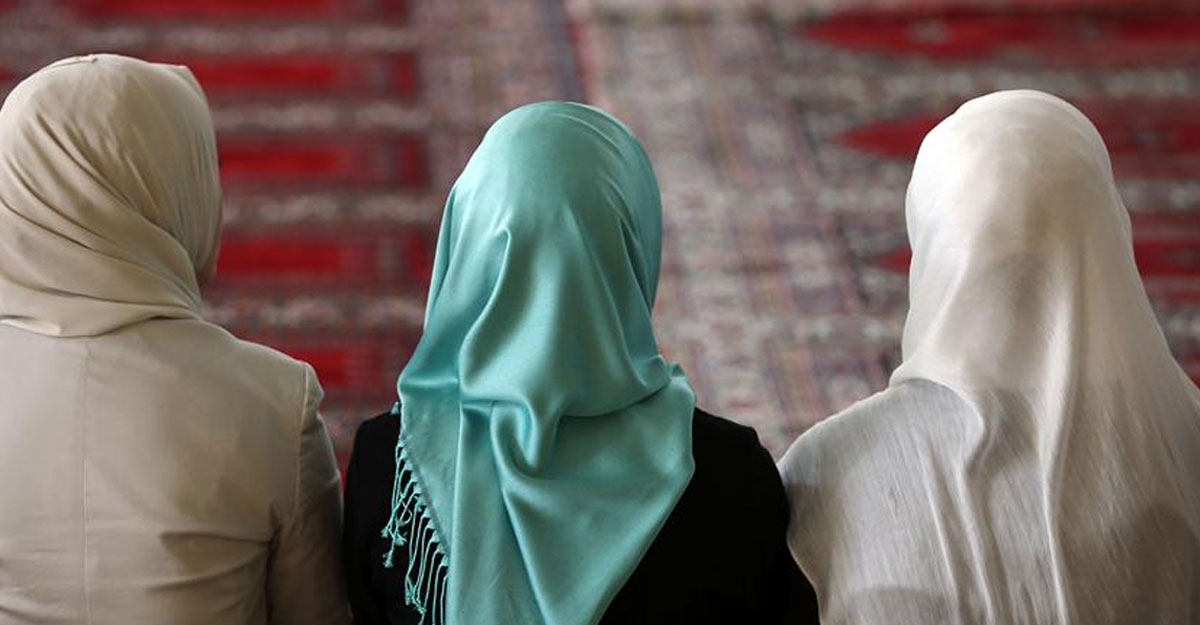 নারীর মসজিদে নামাজ পড়া কতটুকু শরিয়তসম্মত?