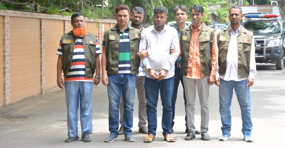 পুলিশ থেকে চাকরিচ্যুত হুমায়ুন এখন জাল টাকার কারবারি