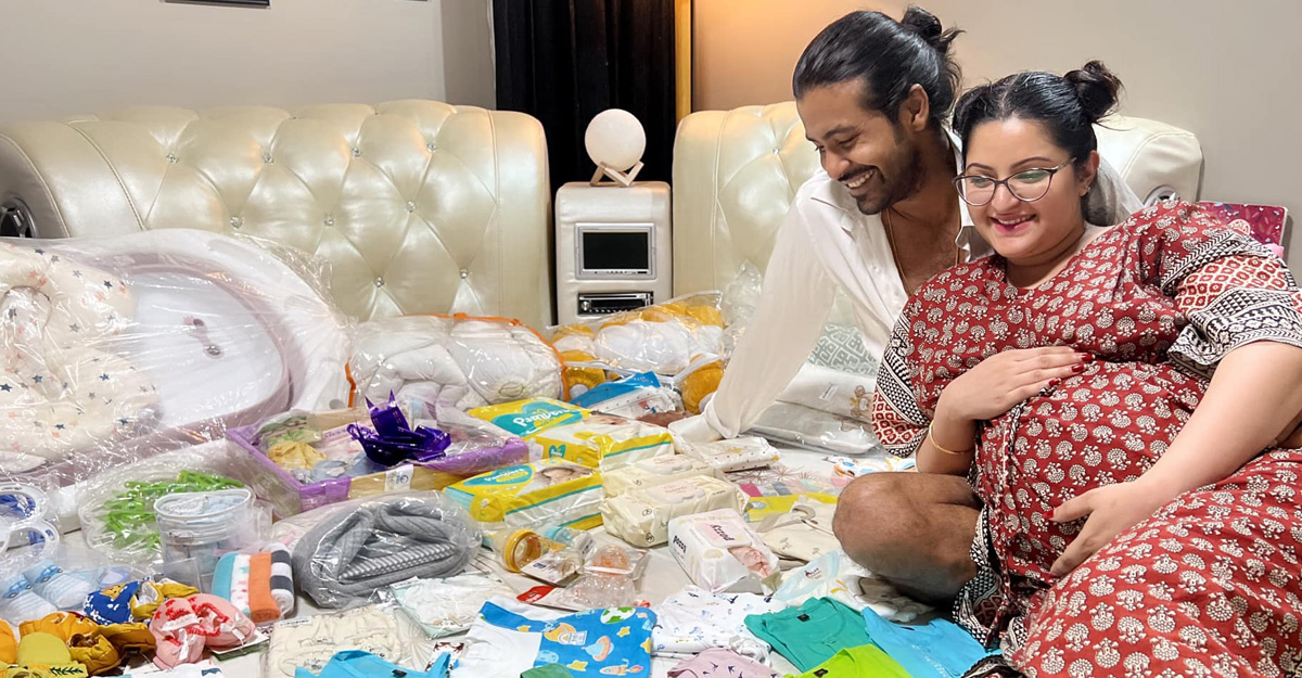 পুত্র সন্তানের মা হচ্ছেন পরীমণি, পোশাকে আভাস