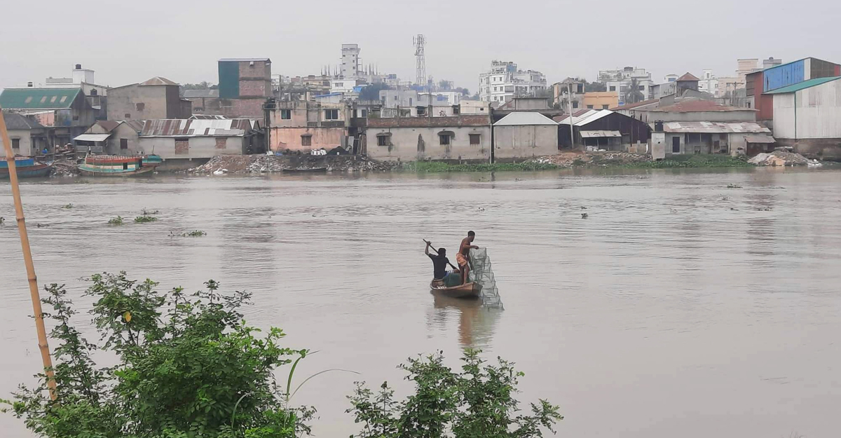 নিষিদ্ধ ‘চায়না দুয়ারি’ জালে হুমকিতে দেশীয় মাছ