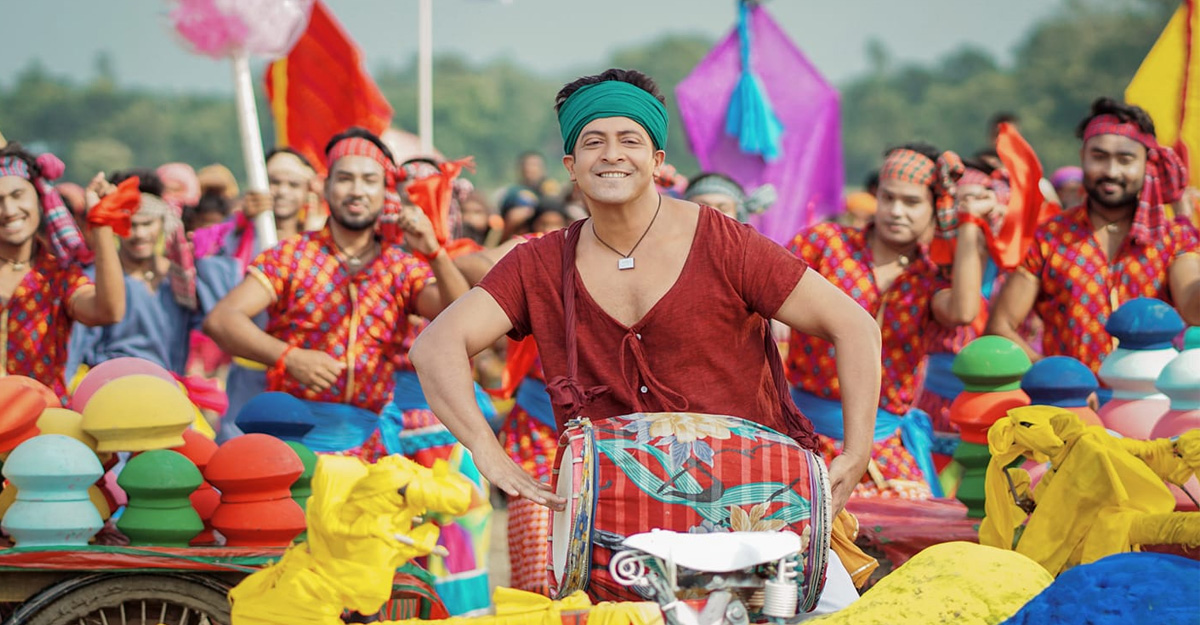 বগুড়ায় ‘গলুই’ চালিয়ে ক্ষতি পুষিয়ে নিচ্ছেন হল মালিক