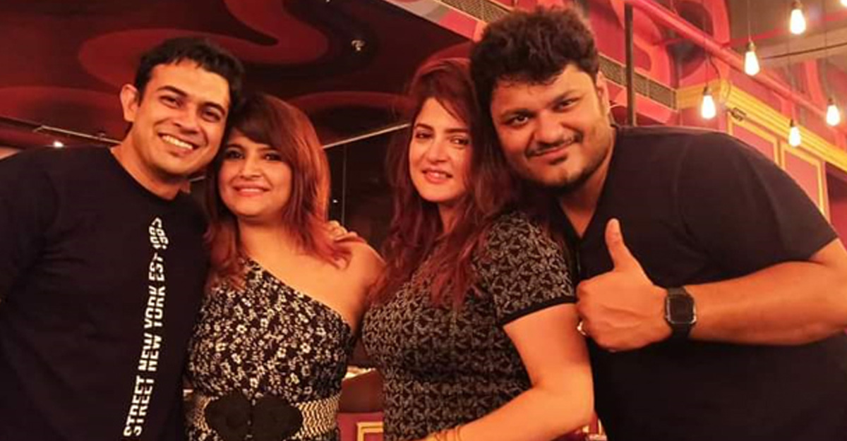 প্রেমিকের সঙ্গে মুম্বাইতে পার্টি করলেন শ্রাবন্তী