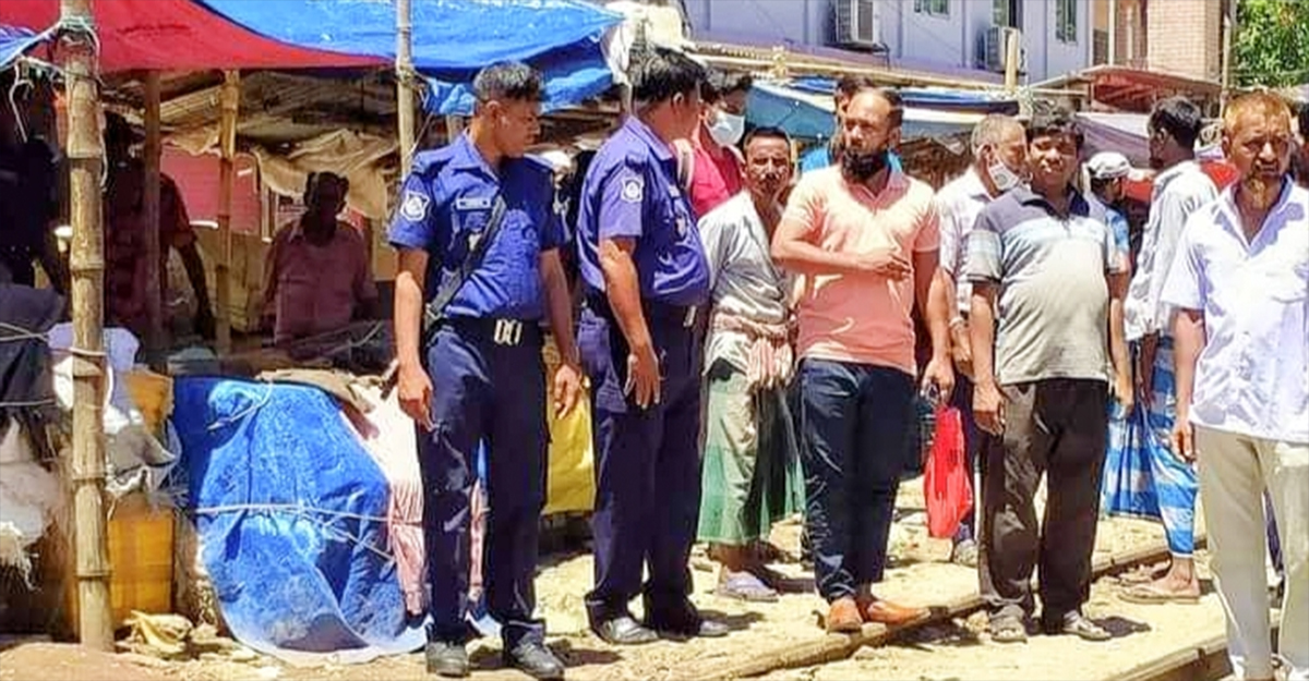 চলন্ত ট্রেনের ছাদ থেকে পড়ে একজন নিহত