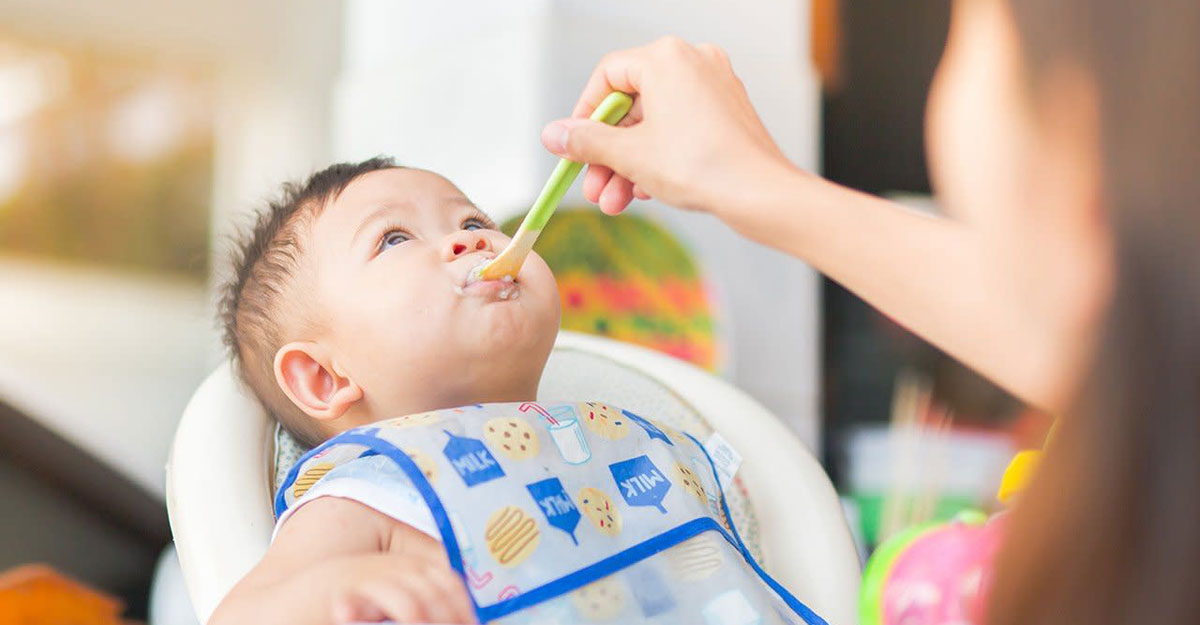 ৬ মাস বয়সী শিশুকে কী খাওয়াবেন