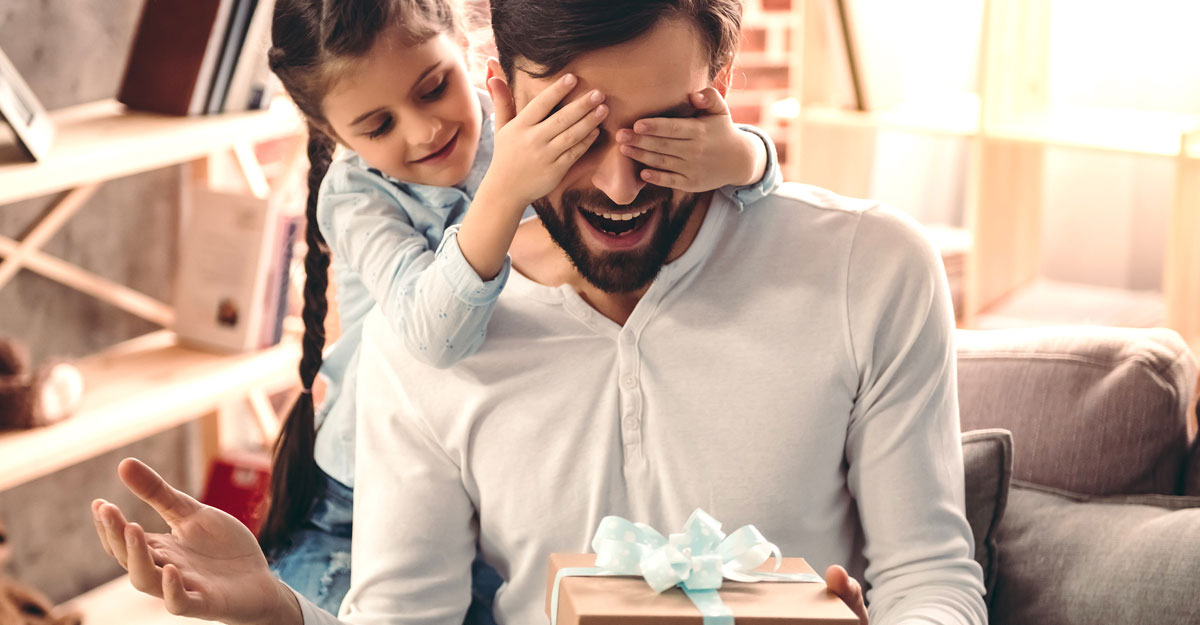 বাবার জন্য চাই উপহার