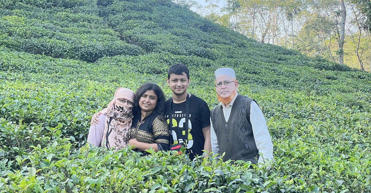 ‘আমার কবিতা শুনে বাপি দরজা আটকে কেঁদেছিলেন’