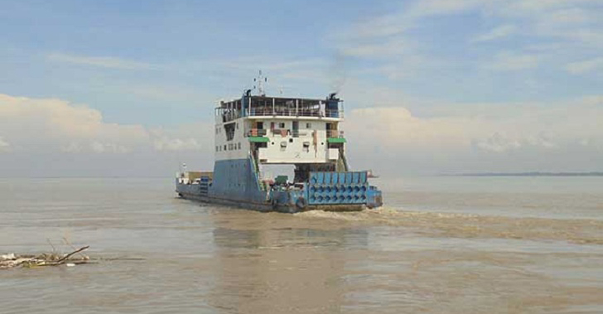 পদ্মায় ফেরিতে আগুন