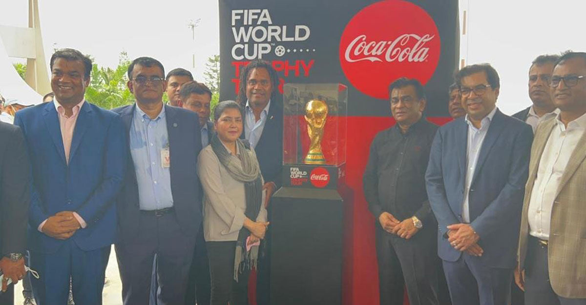 ঢাকায় পৌঁছেছে ফুটবল বিশ্বকাপের ট্রফি