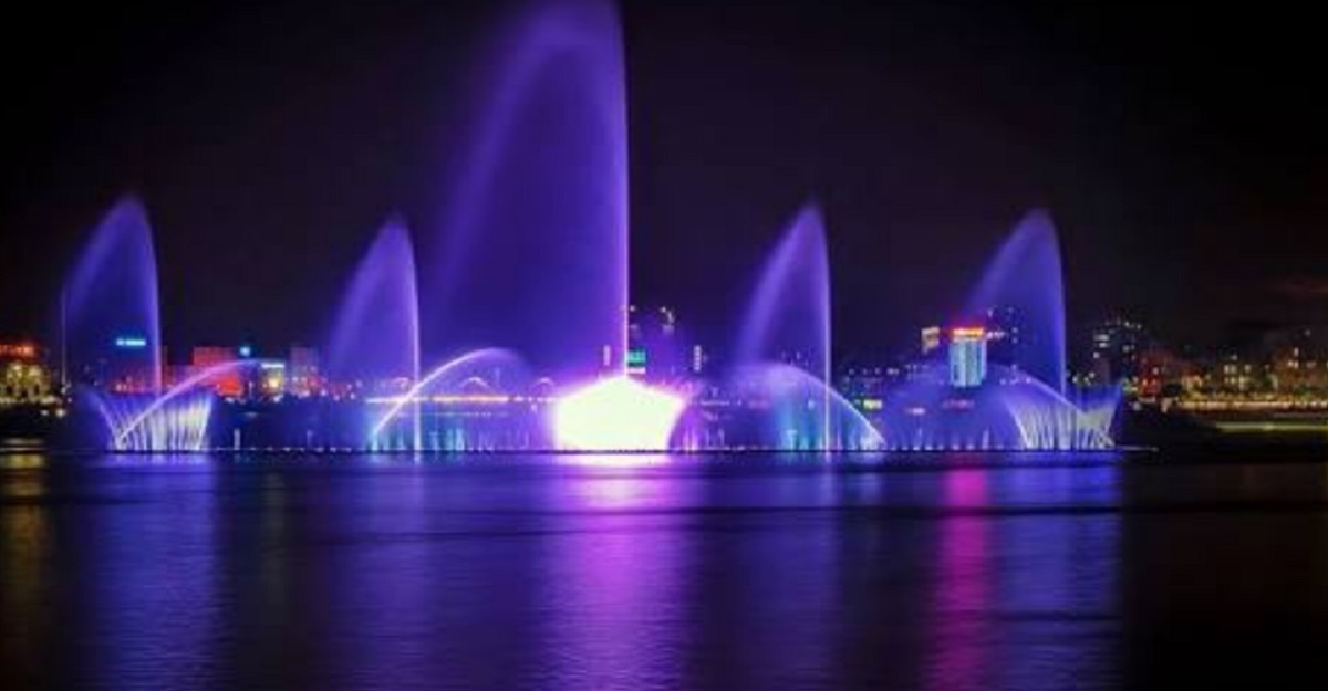 পদ্মা সেতুর উদ্বোধন ঘিরে হাতিরঝিলে লেজার শো-সাংস্কৃতিক অনুষ্ঠান