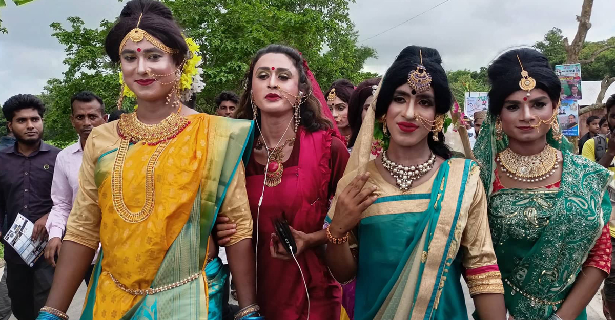 পদ্মা সেতুর উদ্বোধনে বর্ণিল সাজে ৩য় লিঙ্গের নারীরা