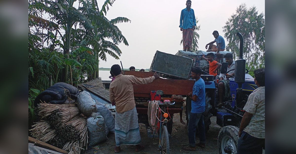 লালমনিরহাটে দুর্ভোগে পানিবন্দি লক্ষাধিক মানুষ