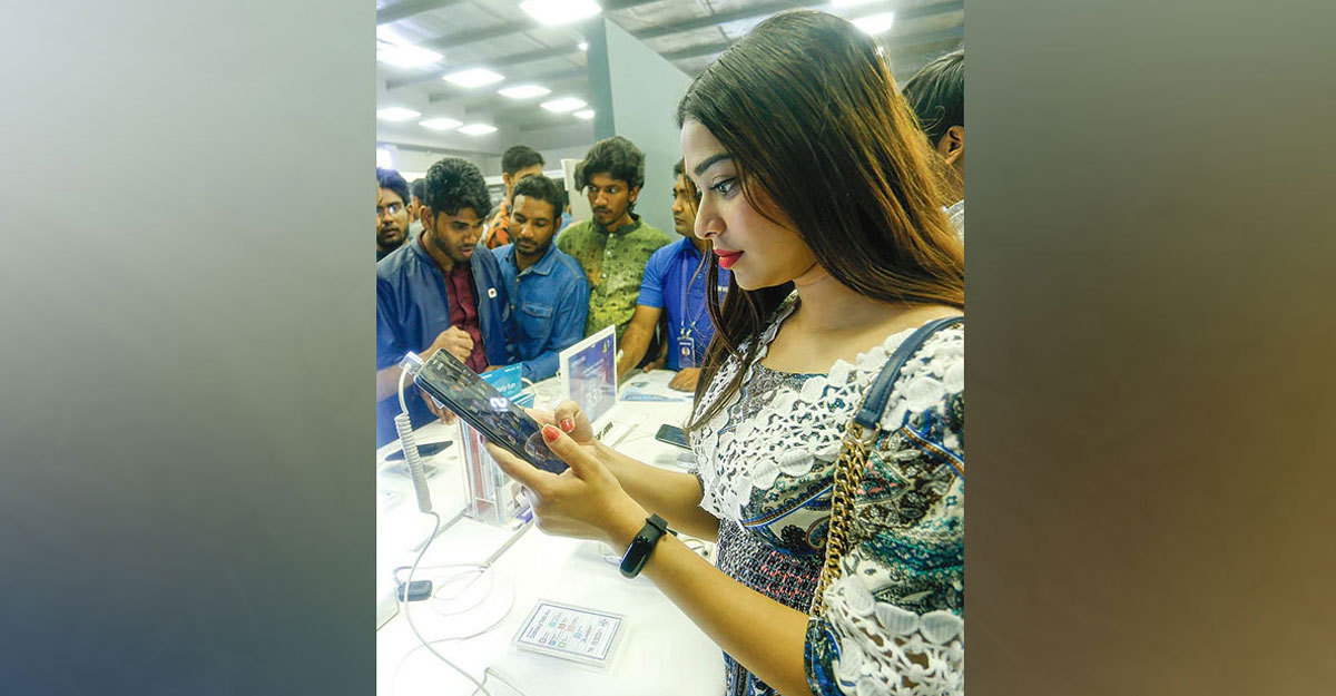নতুন স্মার্টফোন কেনার আগে যা যা দেখবেন