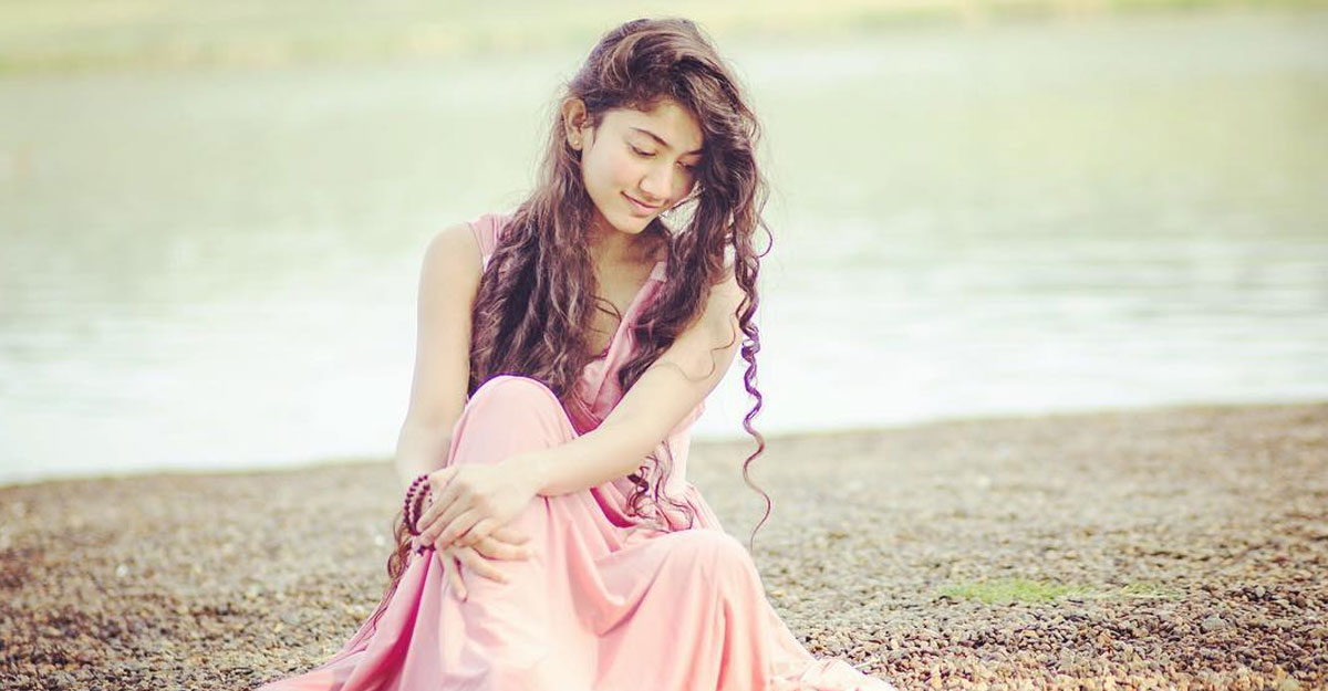 পণ্ডিতদের নিয়ে বেফাঁস মন্তব্য সাই পল্লবীর