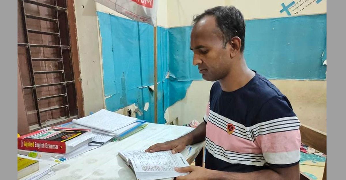 ৩৮ বছর বয়সে বিশ্ববিদ্যালয় ভর্তি হলেন শফিক