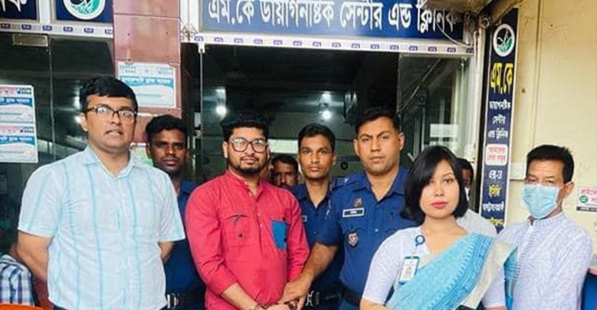 চেহারার মিলে বনে গেছেন চিকিৎসক