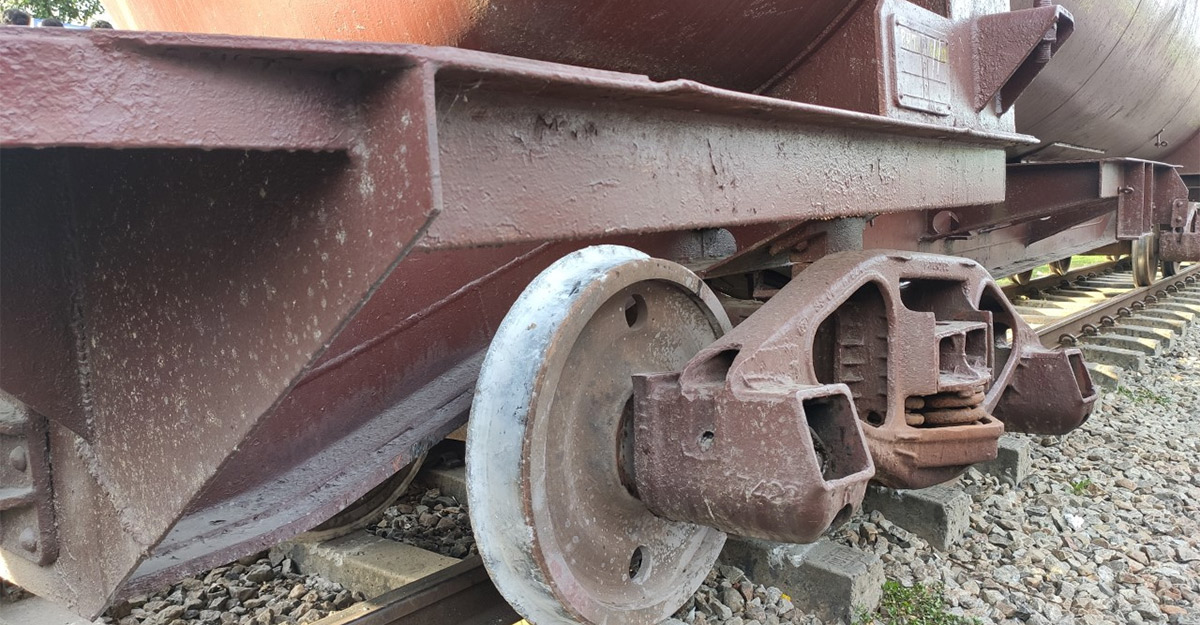 ব্রাহ্মণবাড়িয়ায় তেলবহনকারী ট্রেনের ওয়াগনের চাকা লাইনচ্যুত