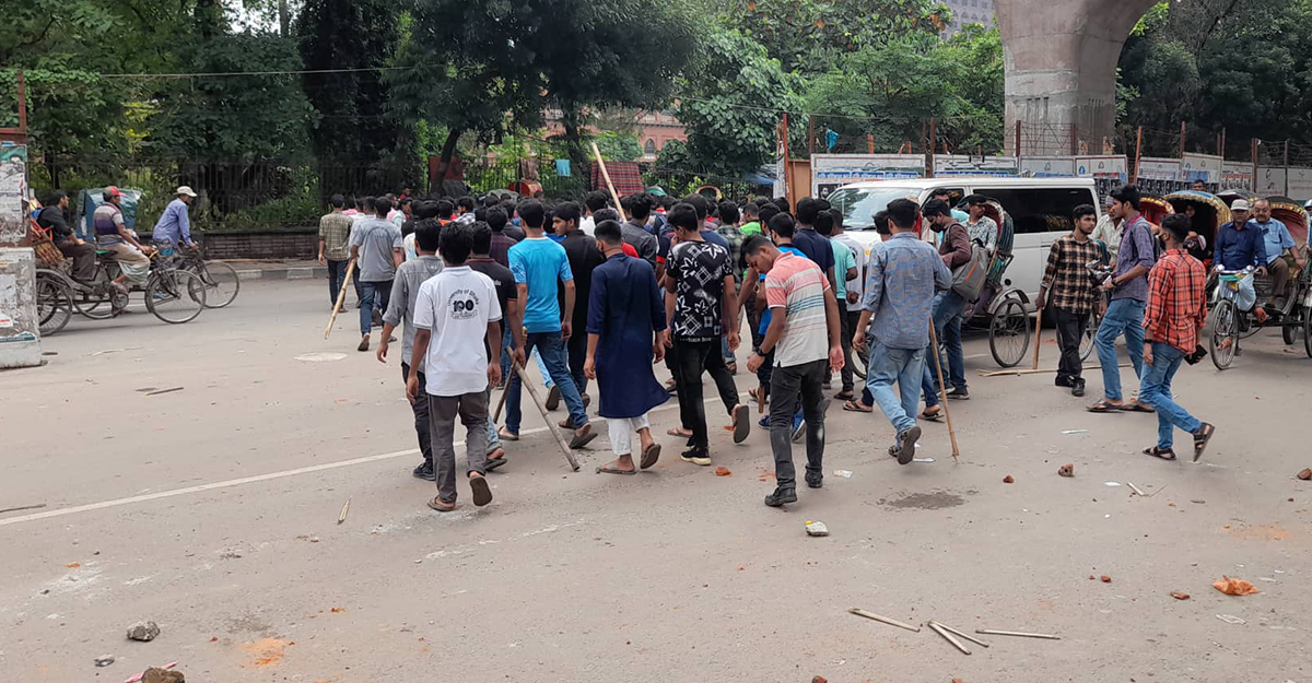 ছাত্রদল ভেবে নিজ দলের কর্মীদের ওপর ছাত্রলীগের হামলা