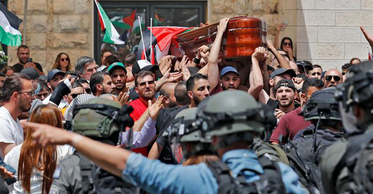 সাংবাদিক শিরিন আবু আকলেহের অন্ত্যেষ্টিক্রিয়ায় ইসরায়েলের হামলা