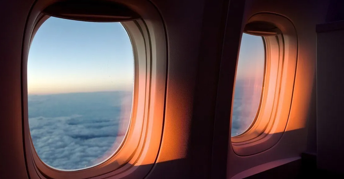 বিমানের জানালা খোলা যায় না কেন