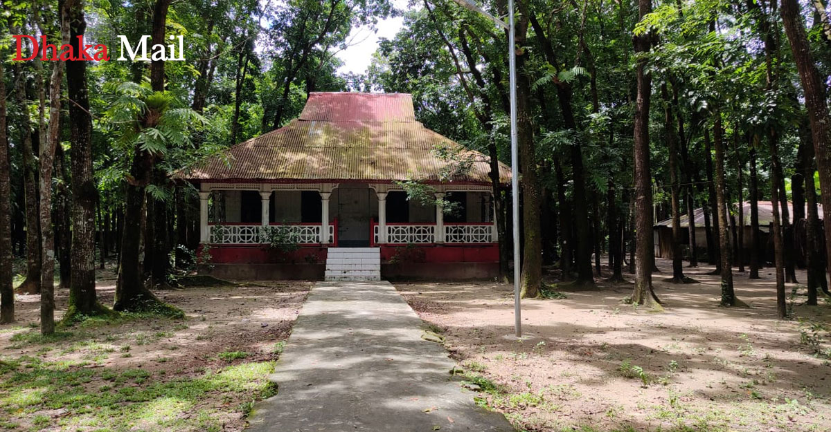 নিরালায় পড়ে আছে কক্স সাহেবের সেই বাংলো