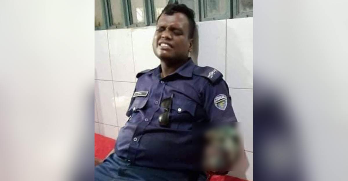 আসামির দায়ের কোপে পুলিশের কব্জি বিচ্ছিন্ন