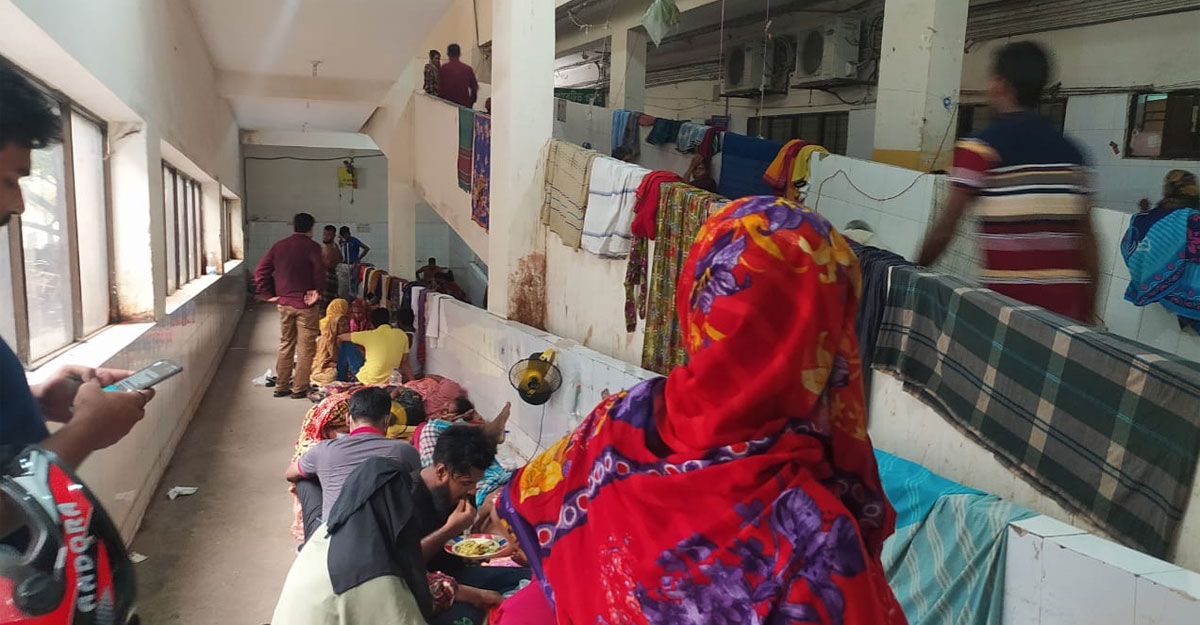 ছুটির দিনে ঢামেকে বহির্বিভাগের চাপ জরুরি বিভাগে