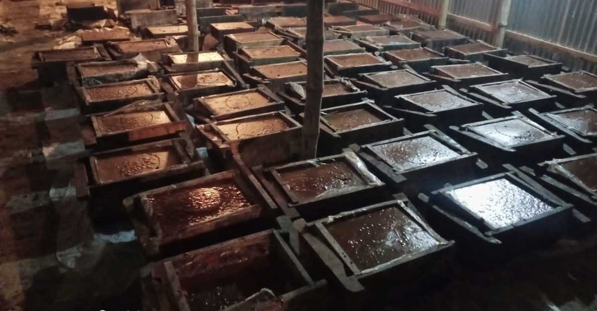 ভেজাল গুড়ের কারখানায় পুলিশের হানা, ৪০ মণ জব্দ