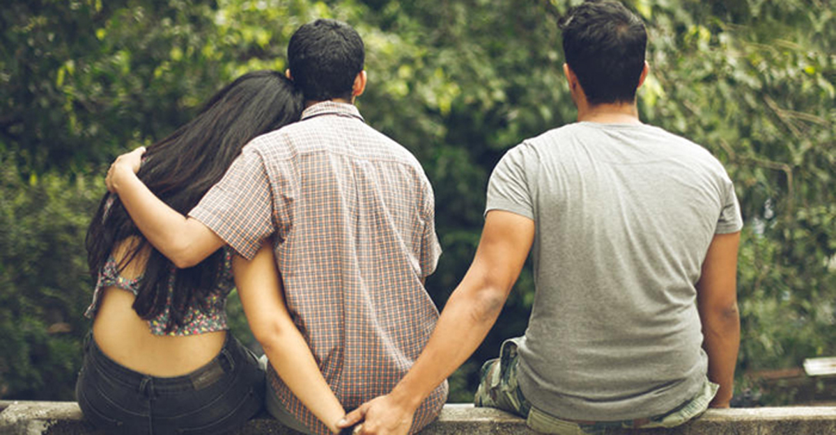 যেসব লক্ষণে বুঝবেন সঙ্গী আপনাকে ধোঁকা দিচ্ছে