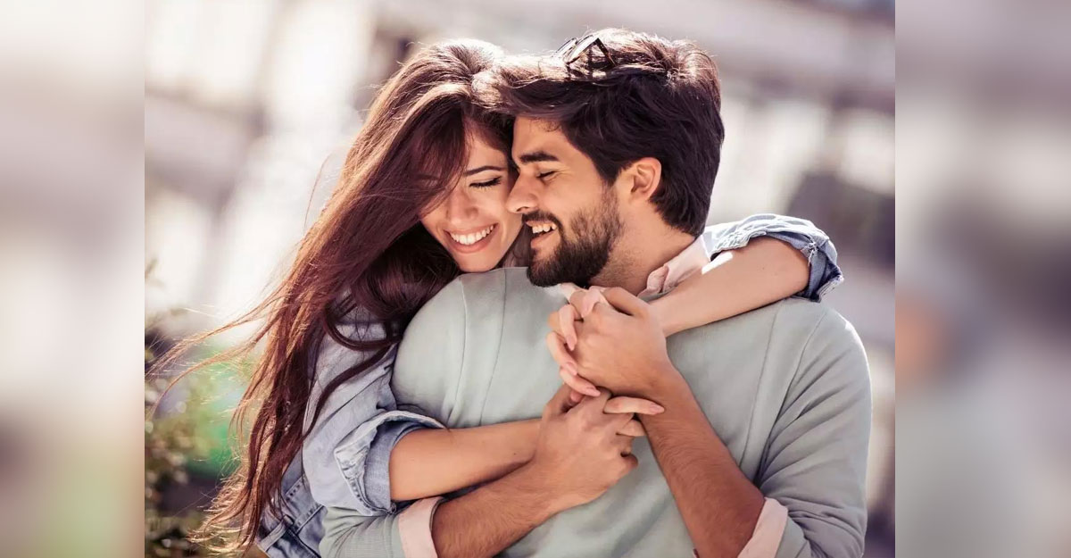 সমবয়সীর সঙ্গে প্রেম করার যত সুবিধা