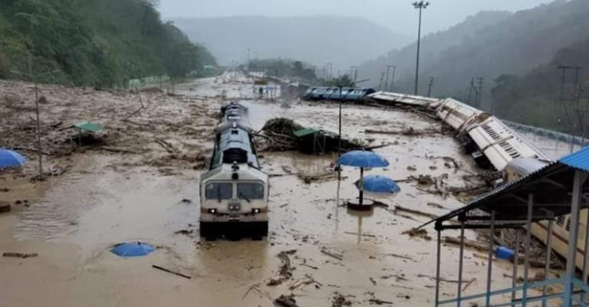 আসামে বন্যার তোড়ে উল্টে গেল ট্রেন