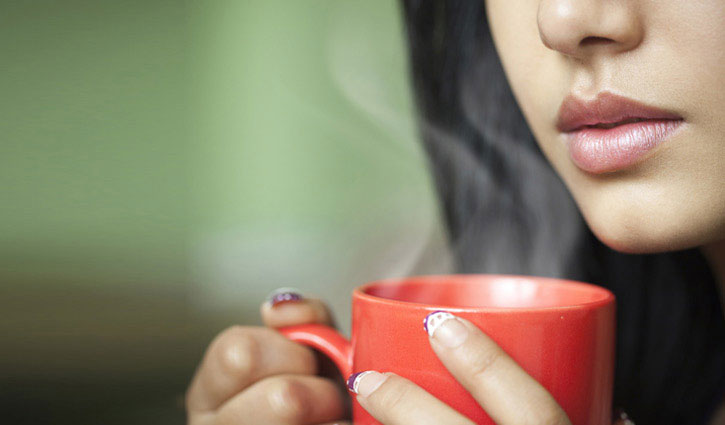 খালি পেটে কুসুম গরম পানি পানের আশ্চর্য উপকারিতা জানুন