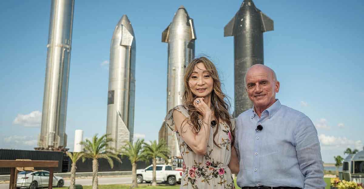 ৮২ বছর বয়সে স্ত্রীকে নিয়ে মহাকাশে যাচ্ছেন বেড়াতে