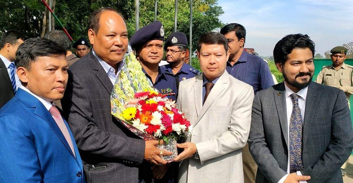 আসাম বিধানসভার ৩৫ বিধায়কসহ ৬২ জনের দল বাংলাদেশে