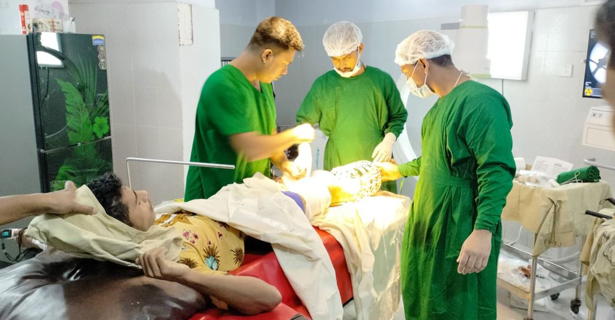 লাখ টাকার অপারেশন বিনামূল্যে করে দিলেন ডা. সোলায়মান