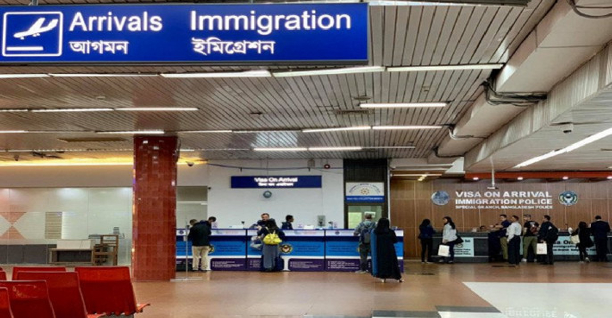 বিদ্যুৎ বিপর্যয়: ব্যাহত হচ্ছে ইমিগ্রেশন কার্যক্রম