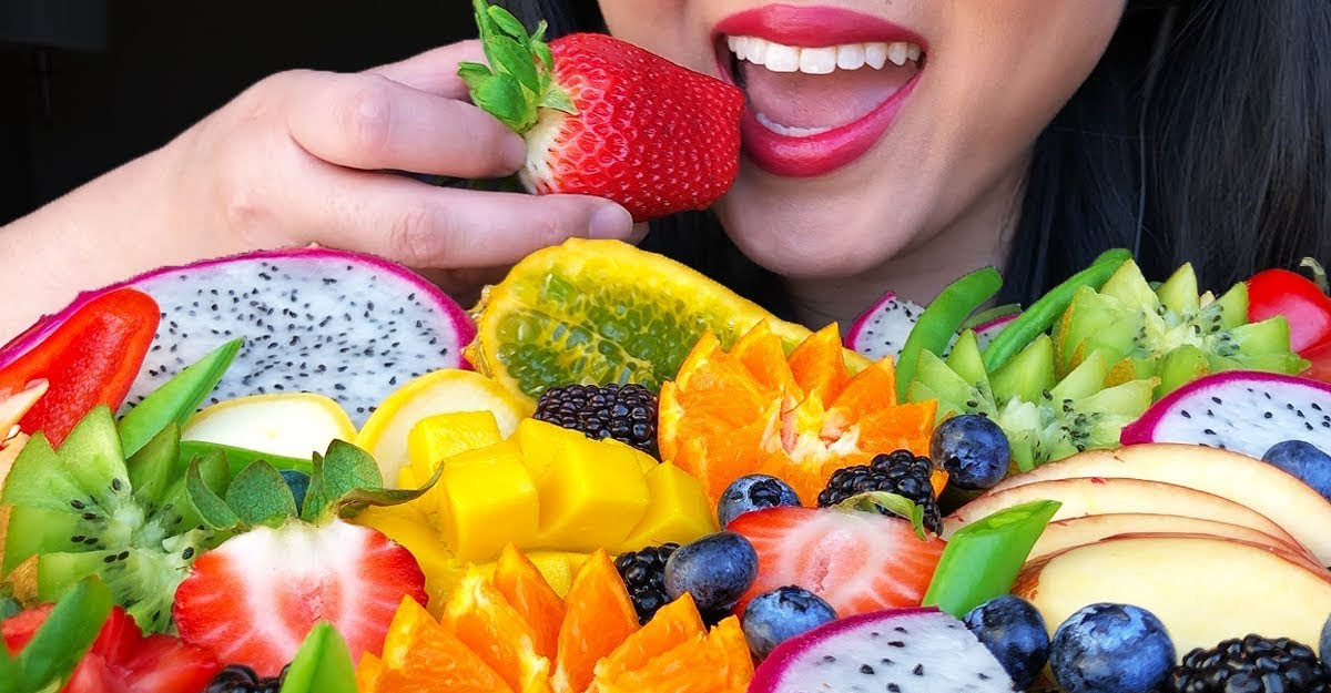 ফলের সঙ্গে লবণ মিশিয়ে খেলে কী হয়?