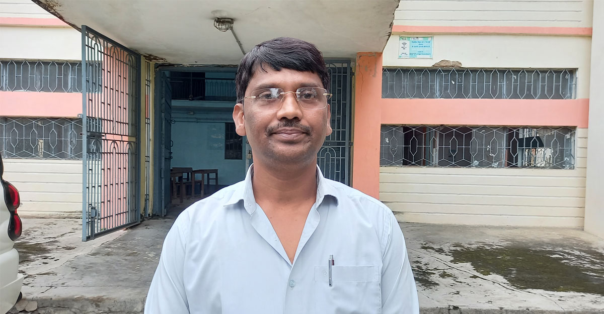 ছিলেন নাইট গার্ড, এখন সেই বিশ্ববিদ্যালয়ের অধ্যাপক!