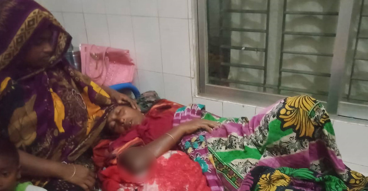 ফরিদপুরে কুমিরের কামড়ে গৃহবধূ আহত, এলাকায় আতঙ্ক 