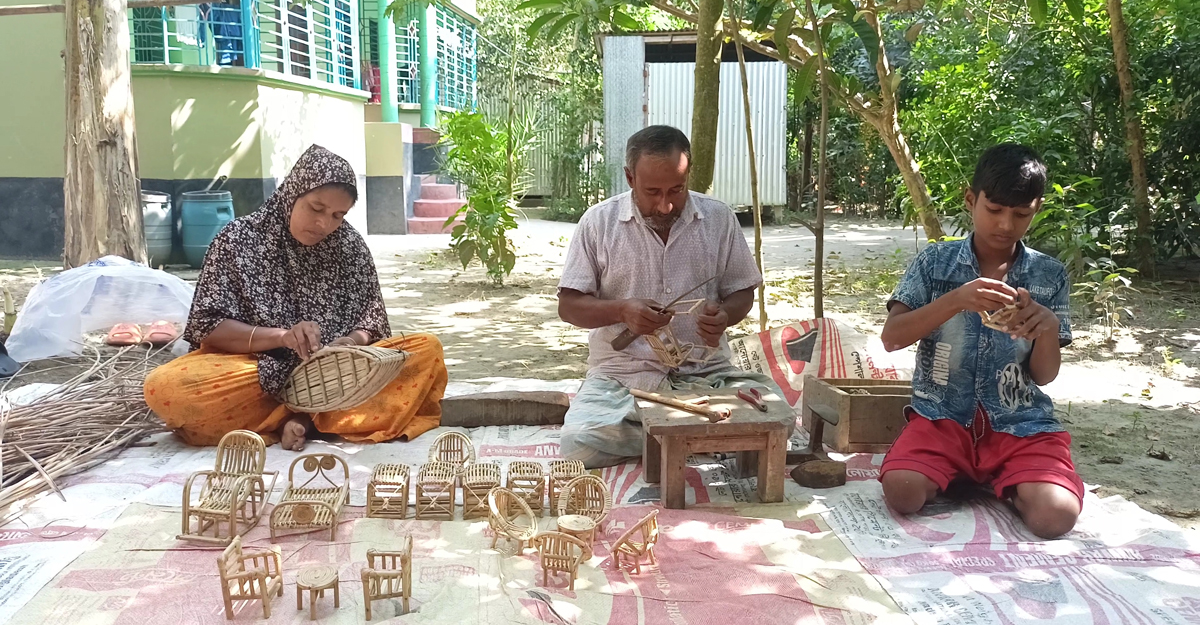শাহ আলমের বেত পণ্য দেশ ছাড়িয়ে পৌঁছে যাচ্ছে বিদেশেও