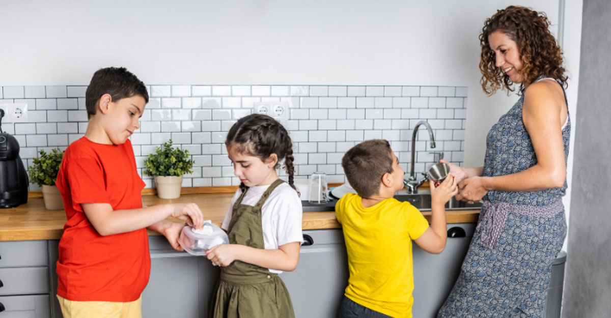 দায়িত্ব নিতে শেখান ছোট থেকেই