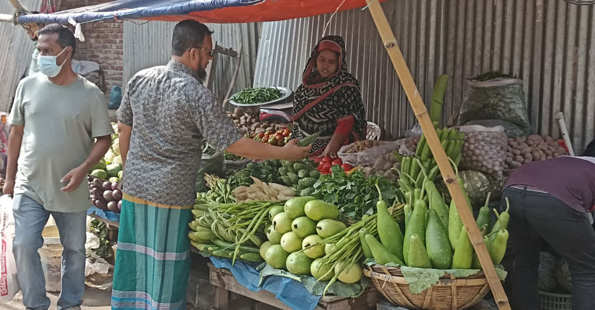 শীতের সবজি বাজারে এলেও কমেনি দামের উত্তাপ
