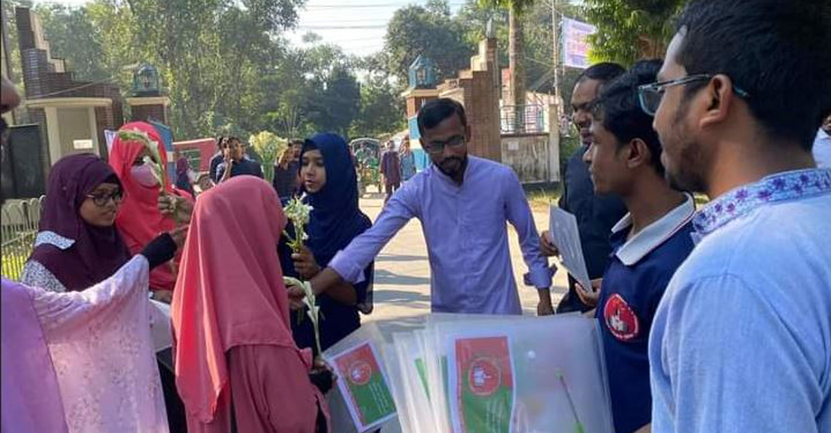 নবীনদের পদচারণায় মুখরিত মতিহারের সবুজ চত্বর