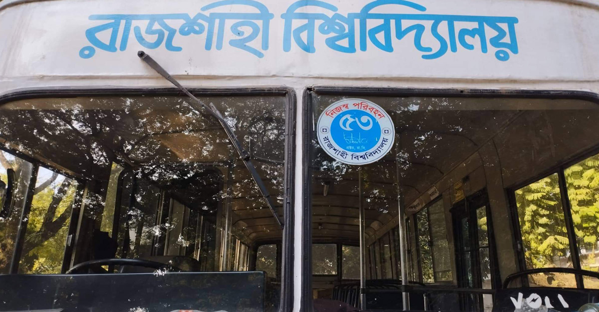 ‘ছিনতাই ঠেকাতে’ রাবির ৮ শতাধিক পরিবহনে বিশেষ স্টিকার