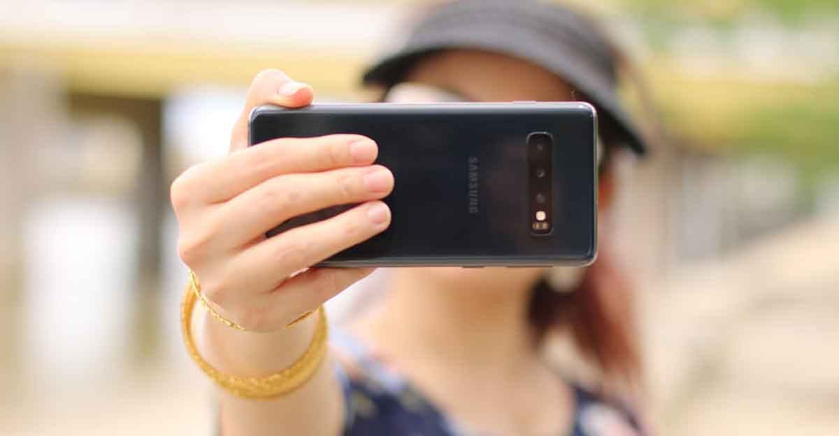 স্যামসাং ফোনে বড় ধরনের ত্রুটি, ব্যবহারকারীদের সতর্ক করল গুগল