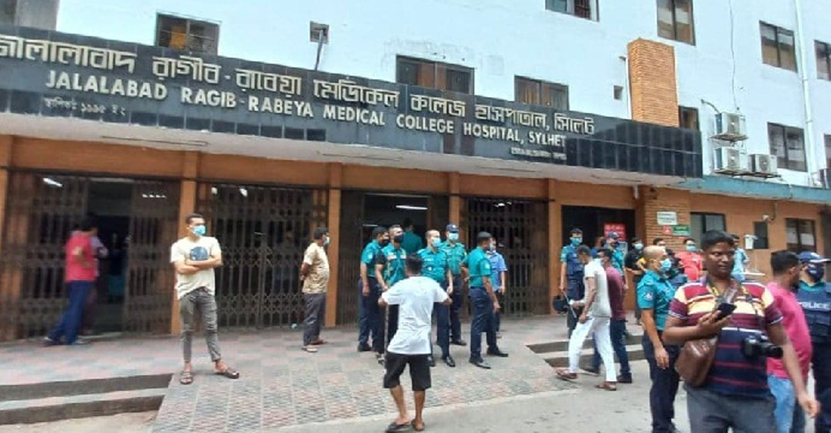 সিলেটে ভুল চিকিৎসায় শিশু মৃত্যুর অভিযোগে হাসপাতাল ভাঙচুর