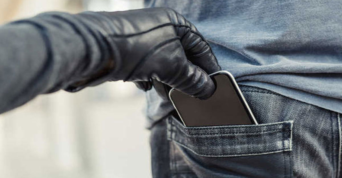 চুরির পণ্য কেনা কি জায়েজ?