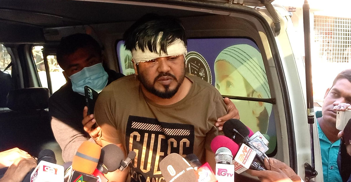 জীবনের নিরাপত্তা নিয়ে শঙ্কিত ছাত্রলীগ নেতা কাঁদলেন, চাইলেন বিচার